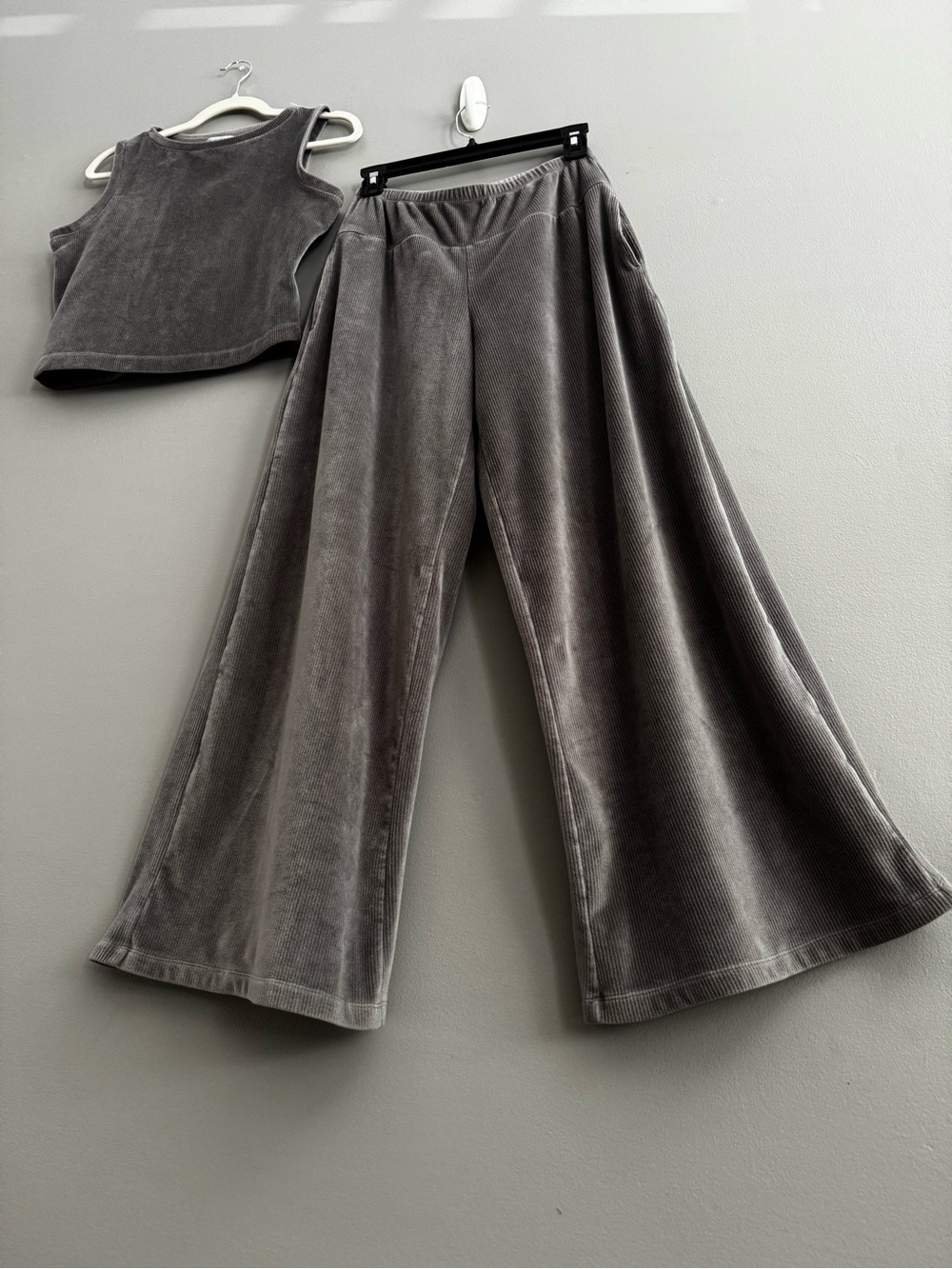 sofia by sofia vergara Gray Velour Wide-Leg lounge set - Picture 11 of 11